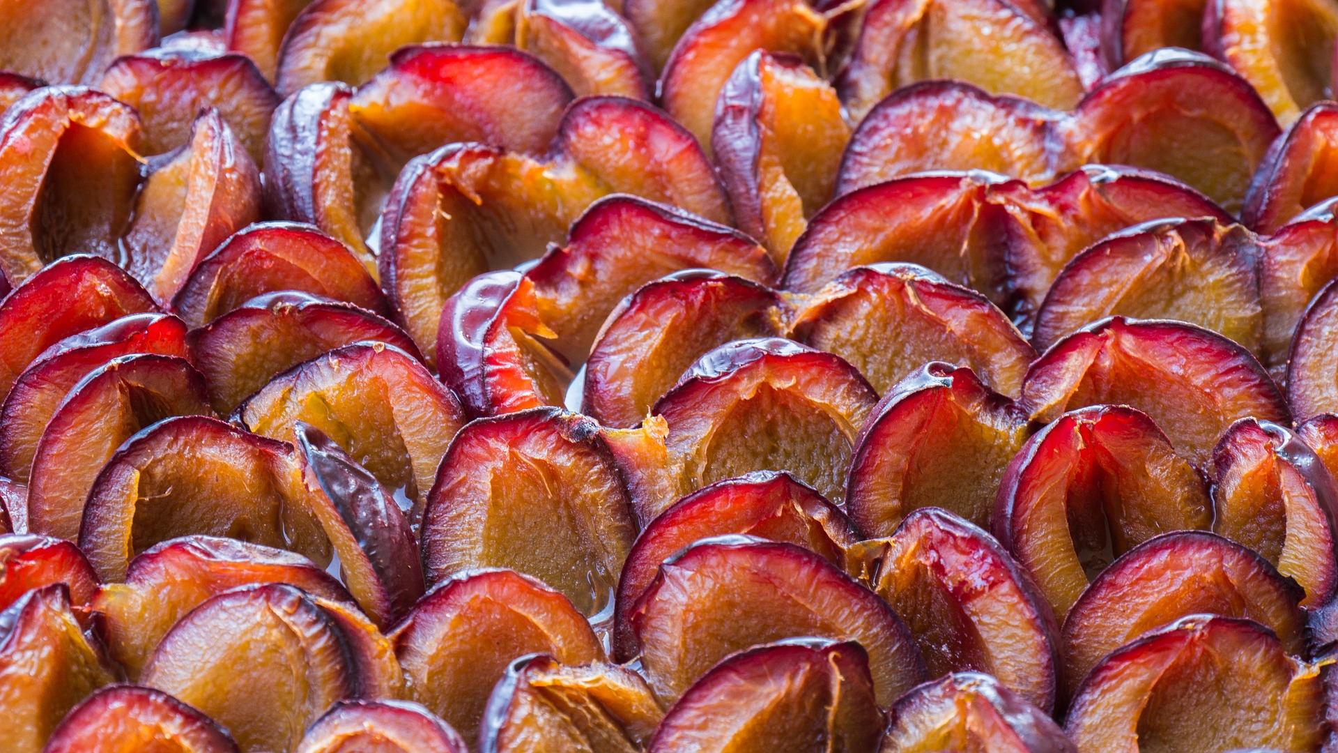 plums-3618907_1920(1)